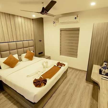 Goodland Elegance Hotel Thiruvananthapuram Exterior photo